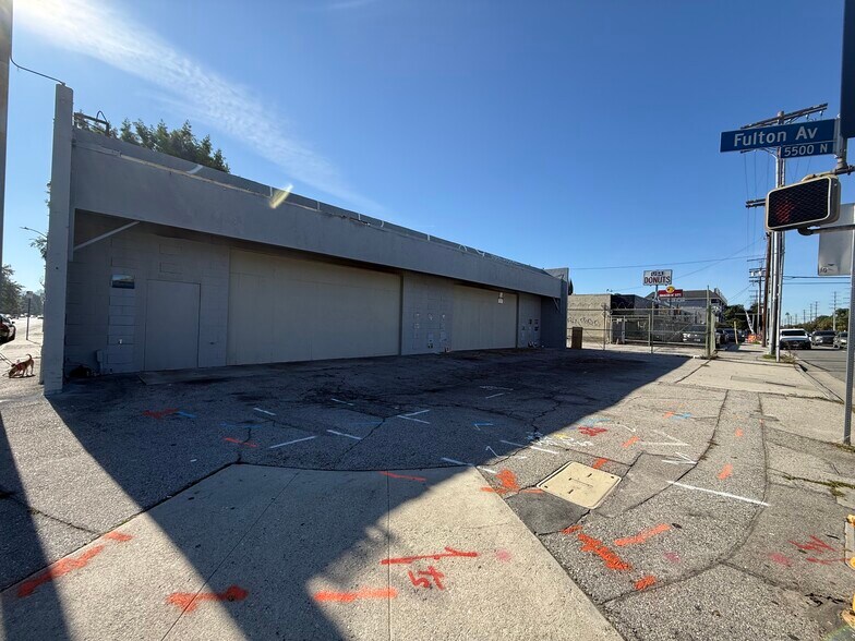 13300 Burbank Blvd, Van Nuys, CA à vendre - Photo de l’immeuble – Image 3 sur 22