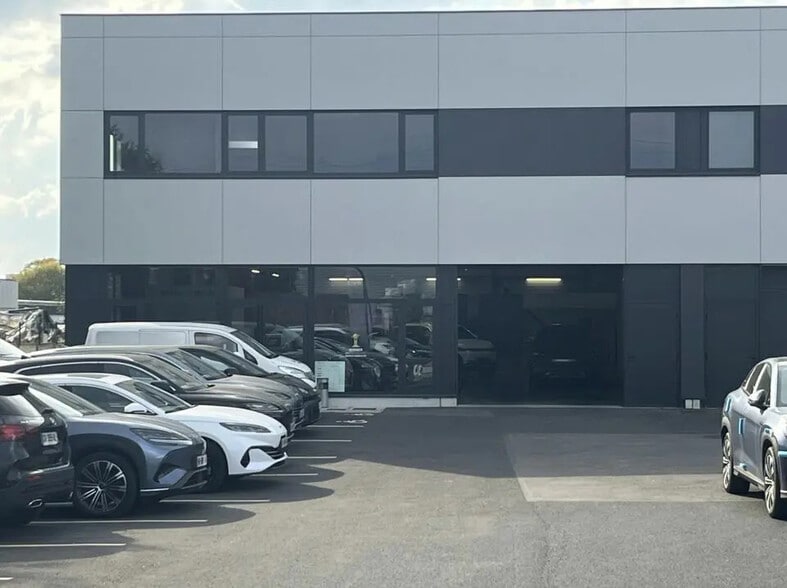 Local d’activités dans VILLENEUVE-D'ASCQ à louer - Photo de l’immeuble – Image 2 sur 2