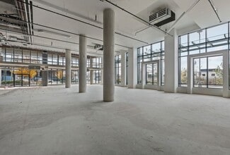 6 Gibbs Rd, Toronto, ON à louer Photo de la construction– Image 2 sur 13