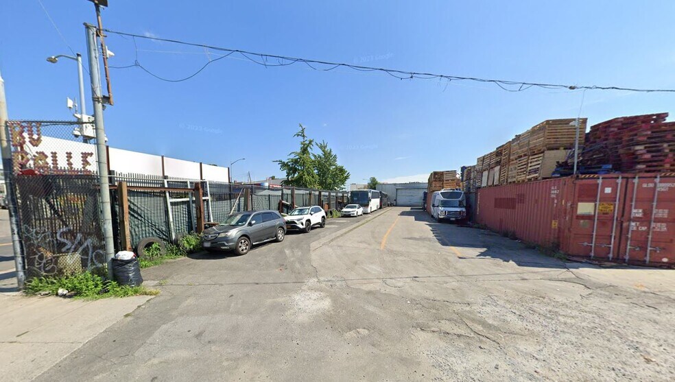 131-02 Jamaica Ave, Richmond Hill, NY à louer - Photo de l’immeuble – Image 3 sur 5