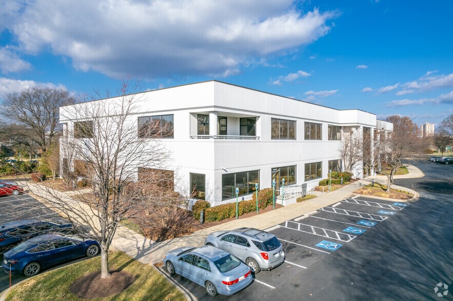 15010 Broschart Rd, Rockville, MD à louer - Photo de l’immeuble – Image 1 sur 17