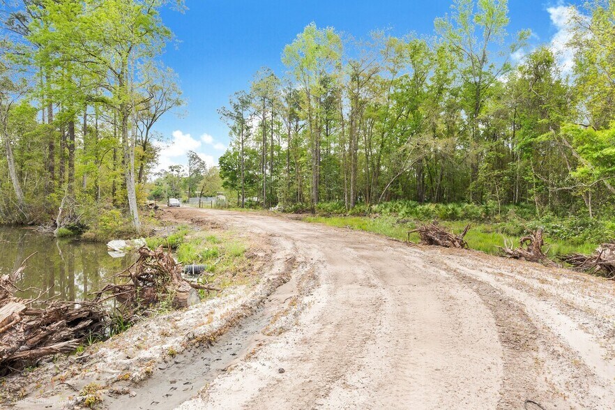 514 Addor Ln, Jacksonville, FL à louer - Photo de l’immeuble – Image 3 sur 12
