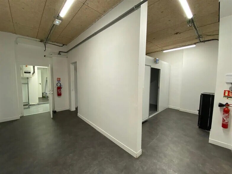 Local commercial dans Paris à louer - Photo de l’immeuble – Image 3 sur 6