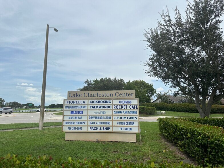 7000 Charleston Shores Blvd, Lake Worth, FL à louer - Photo de l’immeuble – Image 3 sur 3