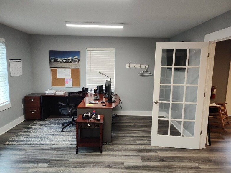 9796 Alexandria Pike portefeuille de 2 biens à vendre sur LoopNet.fr - Photo intérieure – Image 3 sur 6