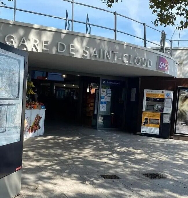 Plus de détails pour Local commercial à louer