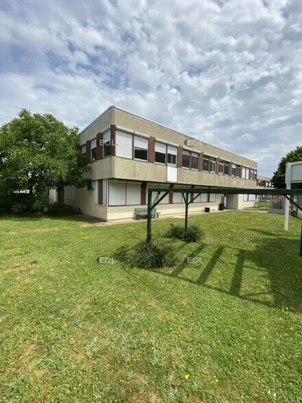 Bureau dans Les Clayes-sous-Bois à louer - Photo de l’immeuble – Image 2 sur 7