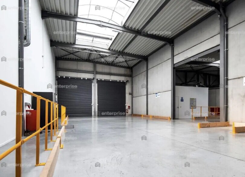 Local d’activités dans Sainghin-en-Mélantois à louer - Photo intérieure – Image 2 sur 4