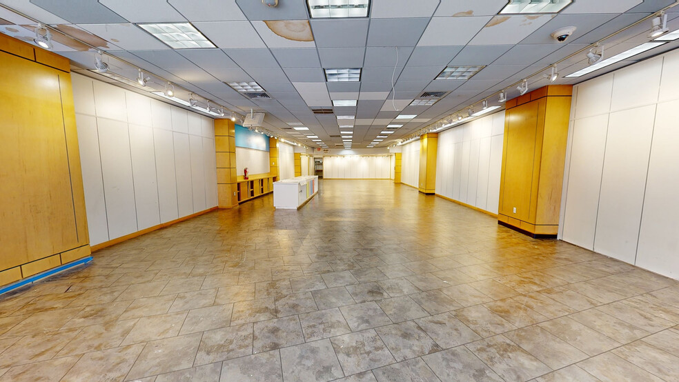 1313 Kings Hwy, Brooklyn, NY à louer - Photo de l’immeuble – Image 3 sur 7