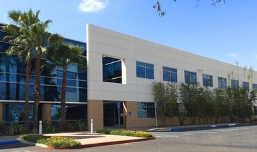 14300-14320 Arminta St, Panorama City, CA à louer Photo intérieure– Image 1 sur 1
