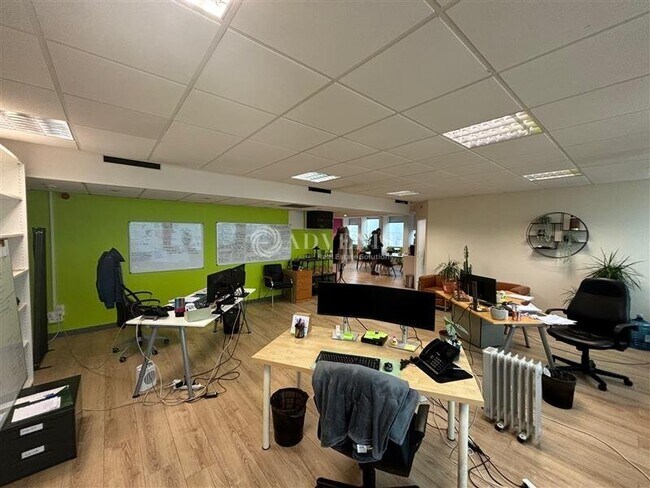 Plus de détails pour Bureau à vendre