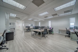 7500 NW 52nd St, Miami, FL à louer Photo intérieure– Image 2 sur 42