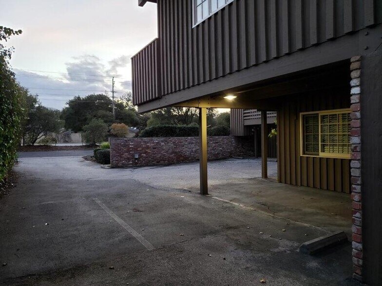 105 Fremont Ave, Los Altos, CA à louer - Photo de l’immeuble – Image 3 sur 4