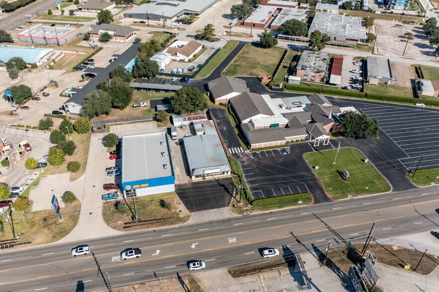 1404 W Main St, Tomball, TX à vendre - Photo de l’immeuble – Image 2 sur 18