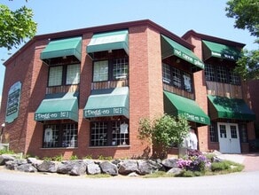 1 Medora, Muskoka Lakes, ON à louer Photo de l’immeuble– Image 2 sur 9