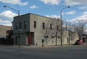 2059 W Grand Ave, Chicago, IL à louer - Photo de l’immeuble – Image 2 sur 11