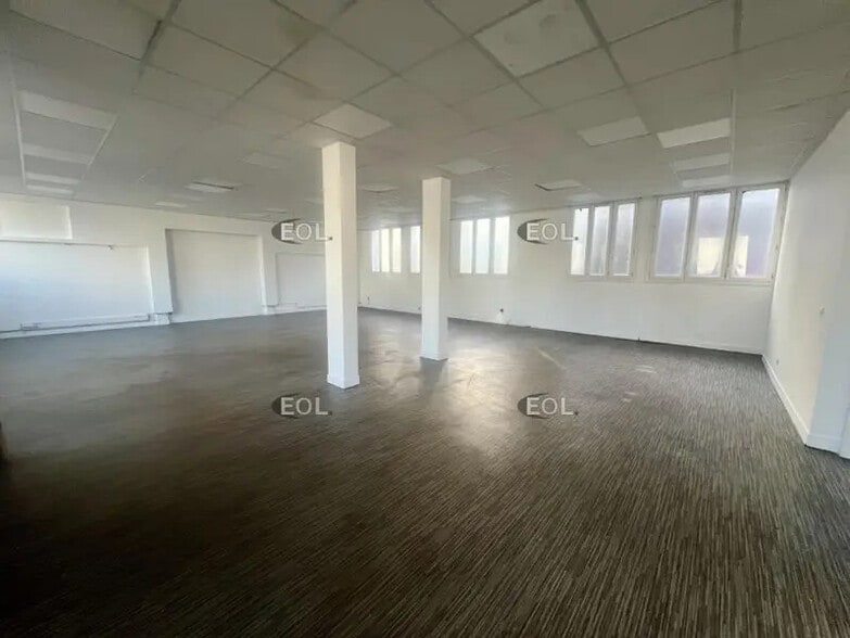 Bureau dans La Courneuve à louer - Photo intérieure – Image 2 sur 4