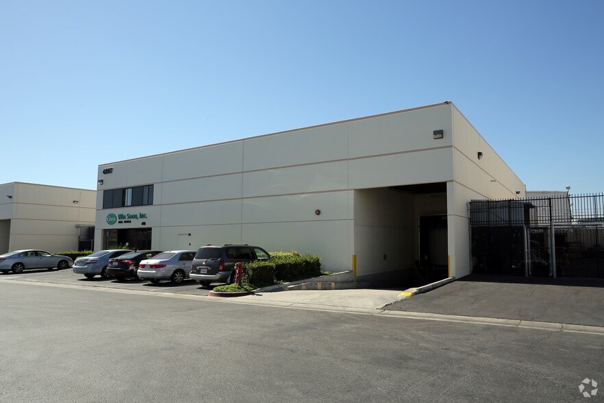 4567 Firestone Blvd, South Gate, CA à vendre - Photo de l’immeuble – Image 1 sur 3
