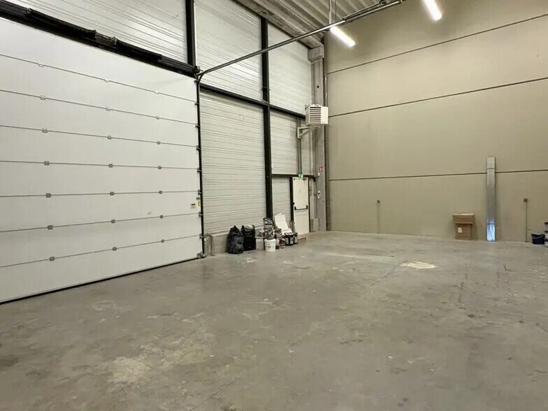 Local d’activités dans Saint-Quentin-Fallavier à louer - Photo intérieure – Image 3 sur 7