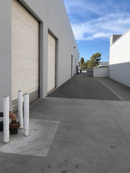 8594 Siempre Viva Rd, San Diego, CA à louer - Photo de l’immeuble – Image 2 sur 18