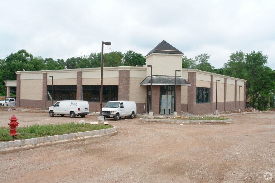 477 Union Ave, Bridgewater, NJ à louer - Photo de l’immeuble – Image 2 sur 4