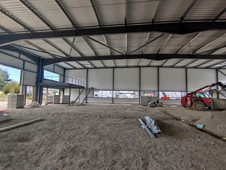 Local d'activités dans Portet-sur-Garonne à vendre - Photo de l’immeuble – Image 2 sur 5