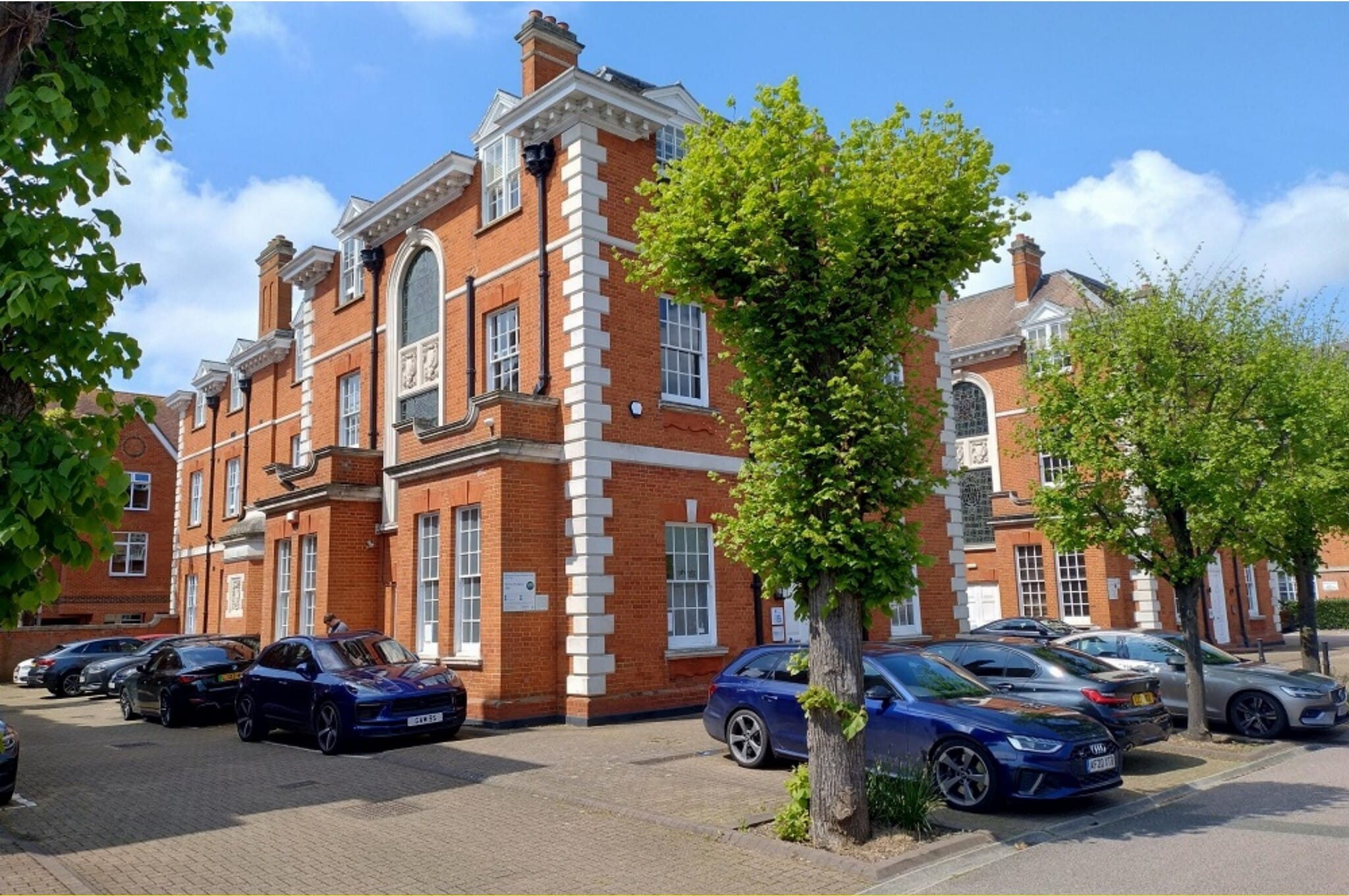 3 Bluecoats Ave, Hertford à louer Photo de l’immeuble– Image 1 sur 2