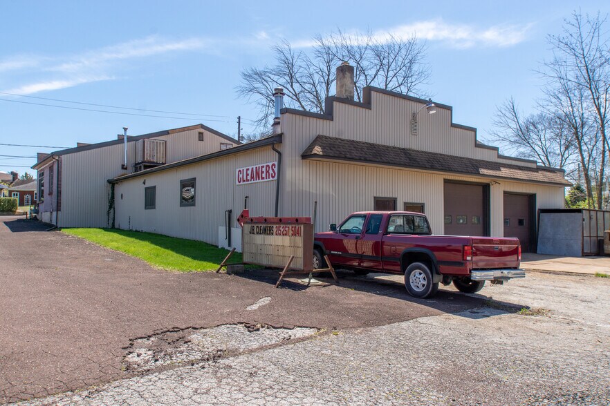 25 W Park Ave, Sellersville, PA à vendre - Photo de l’immeuble – Image 2 sur 9