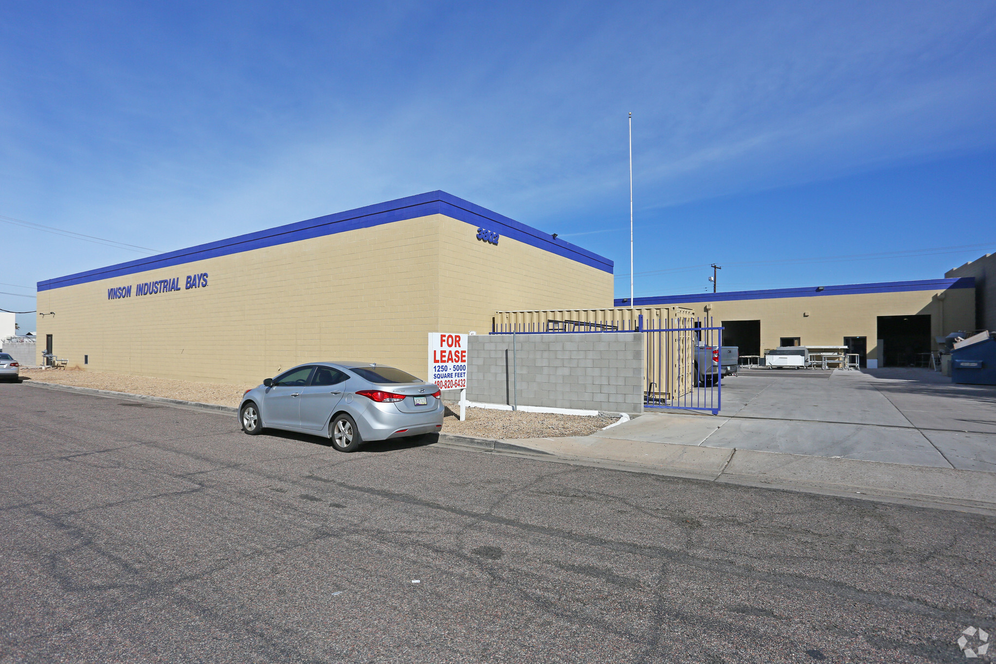 3802 E Illini St, Phoenix, AZ à louer Photo de l’immeuble– Image 1 sur 6
