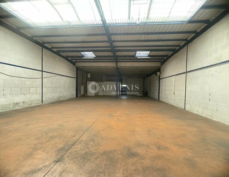 Local d’activités dans Villepinte à louer - Photo de l’immeuble – Image 3 sur 6