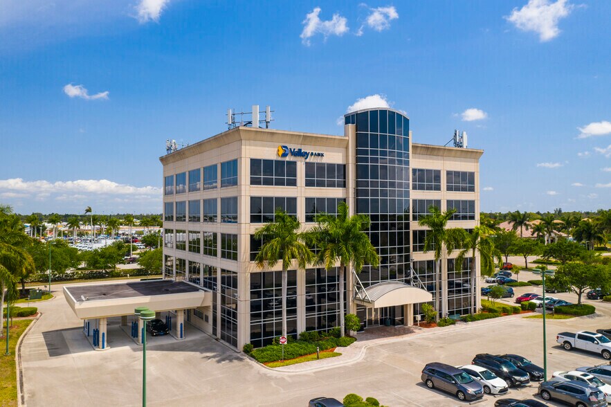 5220 Summerlin Commons Blvd, Fort Myers, FL à louer - Photo de l’immeuble – Image 3 sur 21