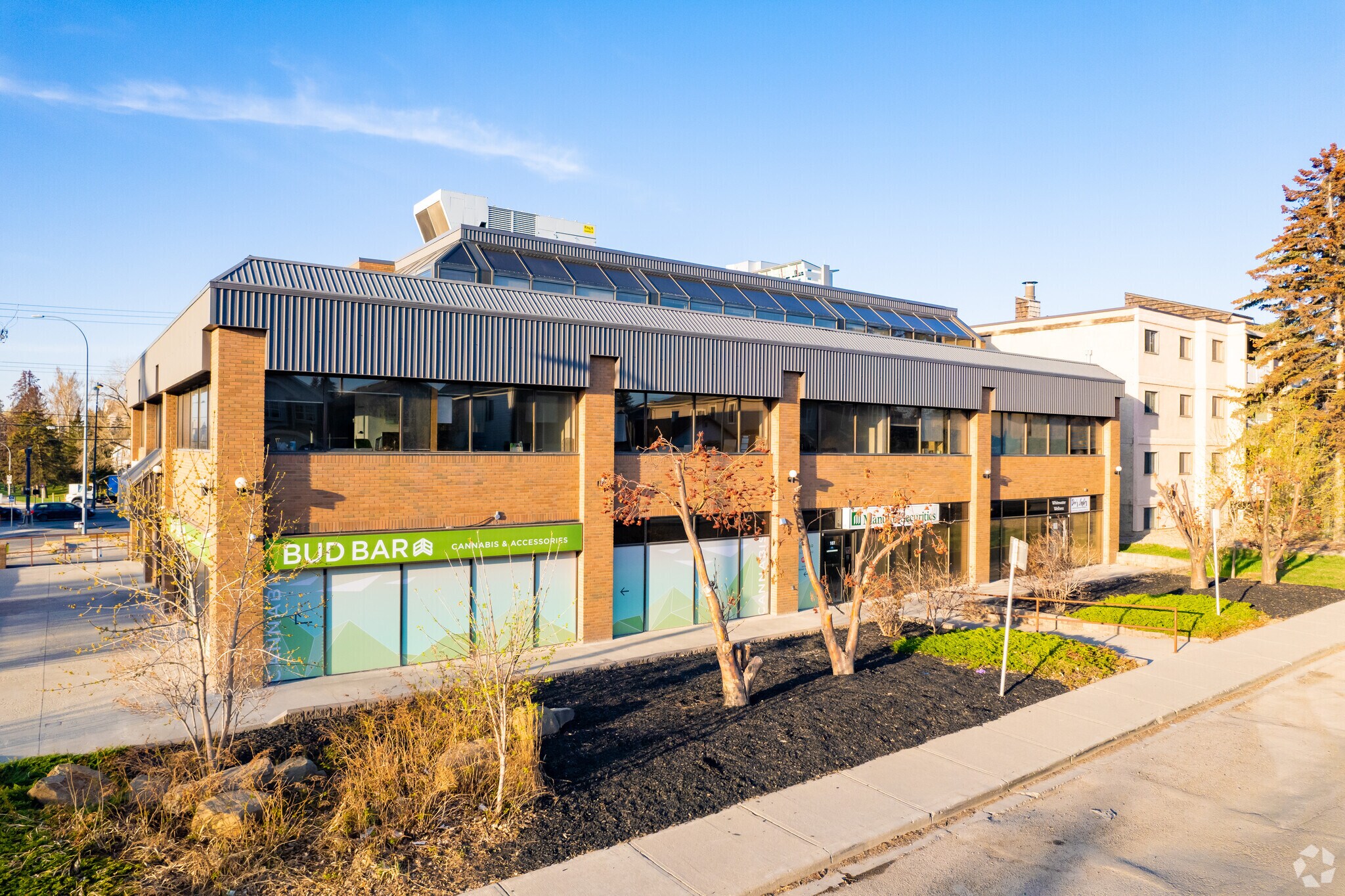 1717 10th St NW, Calgary, AB à louer Photo de l’immeuble– Image 1 sur 9