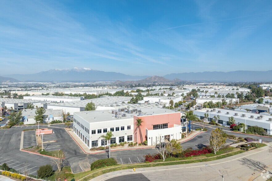 1501 Research Park Dr, Riverside, CA à louer - Photo de l’immeuble – Image 3 sur 5