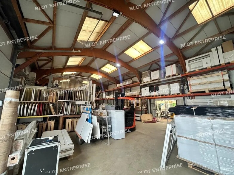 Local d’activités dans Servon-sur-Vilaine à louer - Photo de l’immeuble – Image 3 sur 8