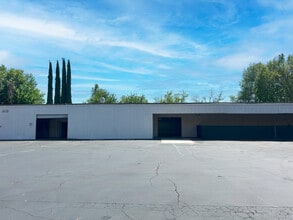 25110 Rye Canyon Loop, Valencia, CA à louer Photo de l’immeuble– Image 2 sur 7