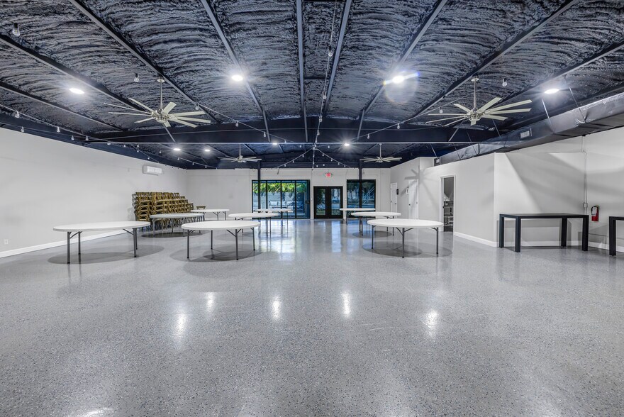 4703 Park St N, Saint Petersburg, FL à louer - Photo intérieure – Image 3 sur 20