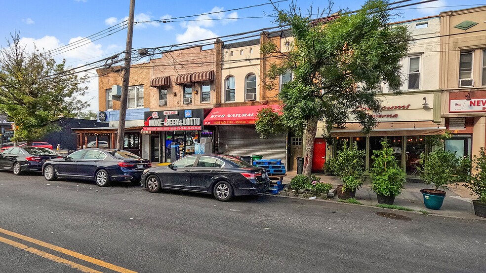 4505 Ditmars Blvd, Astoria, NY à vendre - Photo de l’immeuble – Image 3 sur 11