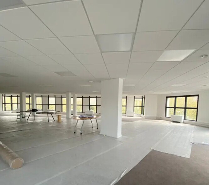 Bureau dans Asnières-sur-Seine à louer - Photo de l’immeuble – Image 3 sur 6