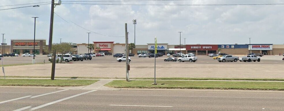 2451 S Brahma Blvd, Kingsville, TX à louer - Photo de l’immeuble – Image 3 sur 5