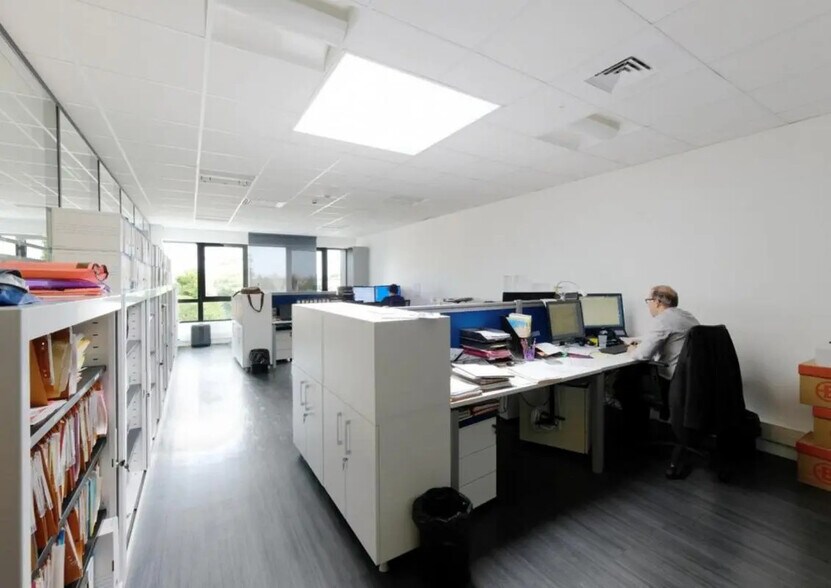 Bureau dans Bezons à louer - Photo de l’immeuble – Image 2 sur 11