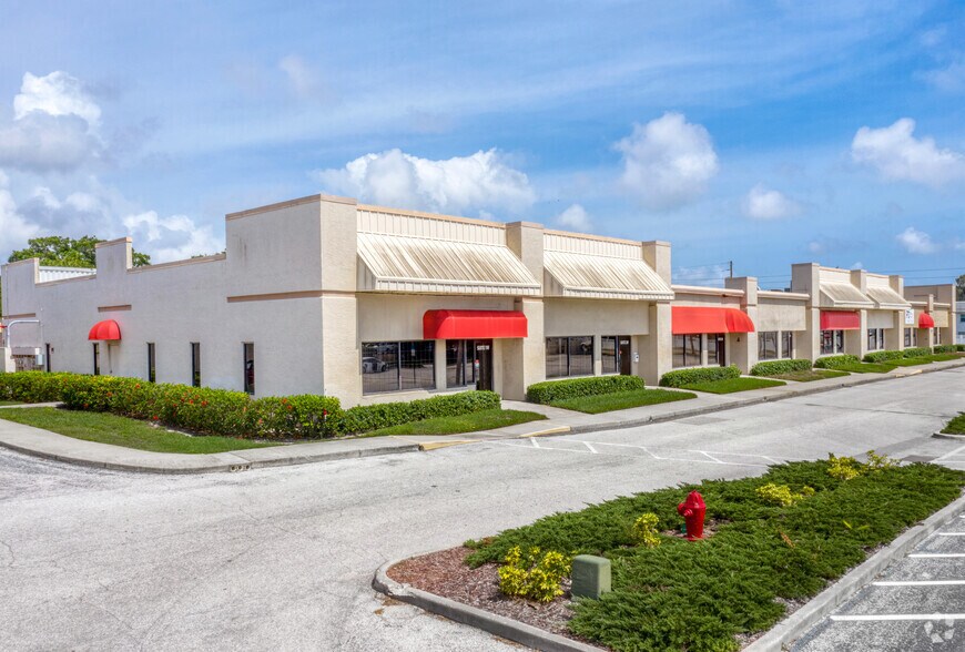 5425 Park St N, Saint Petersburg, FL à louer - Photo principale – Image 1 sur 7