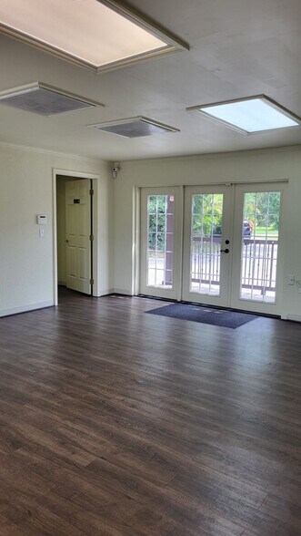 2125 Victoria Ave, Fort Myers, FL à louer - Photo intérieure – Image 3 sur 9