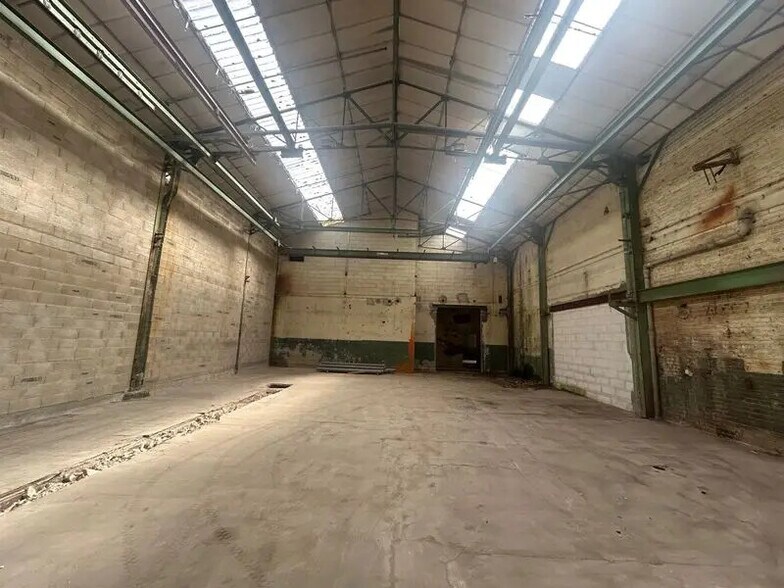 Local d'activités dans Saint-Quentin à vendre - Photo de l’immeuble – Image 3 sur 5