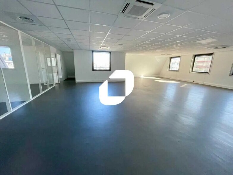 Bureau dans Boulogne-Billancourt à louer - Photo de l’immeuble – Image 1 sur 15