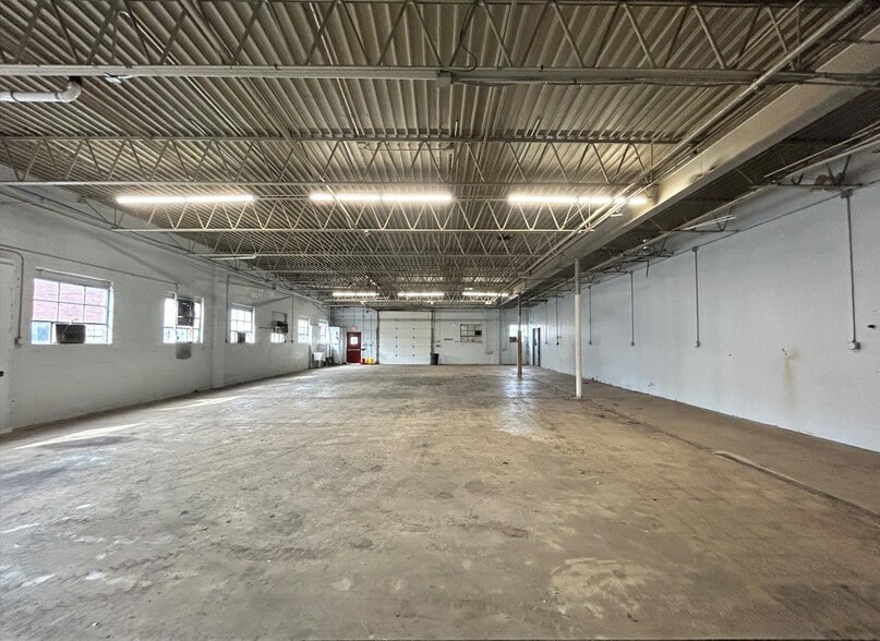 1385 Akron St, Copiague, NY à vendre - Photo intérieure – Image 3 sur 7