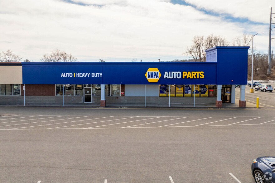 51-79 Springfield St, Agawam, MA à louer - Photo de l’immeuble – Image 3 sur 4