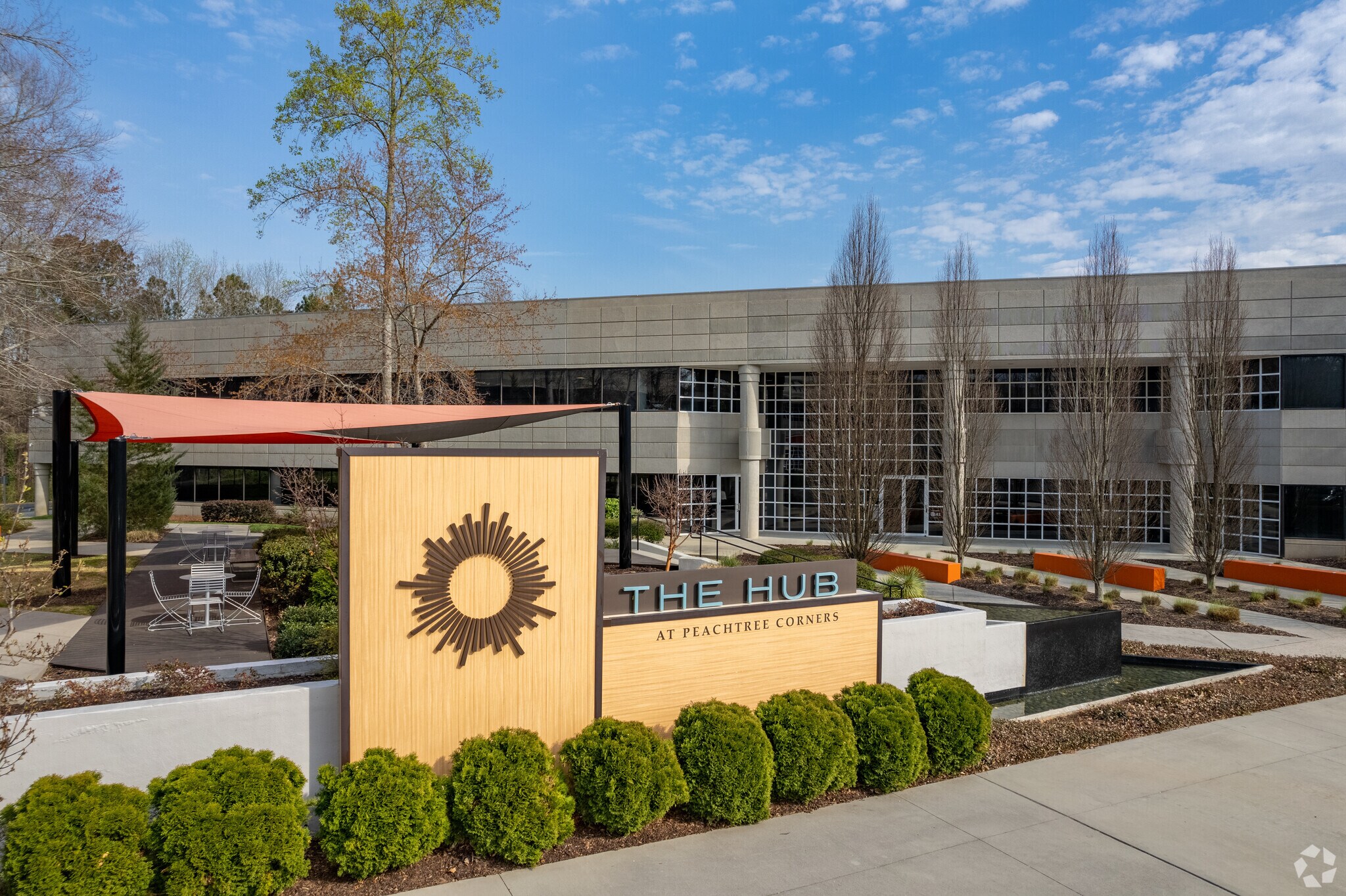The Hub Peachtree Corners portefeuille de 2 biens à vendre sur LoopNet.fr Photo principale– Image 1 sur 3