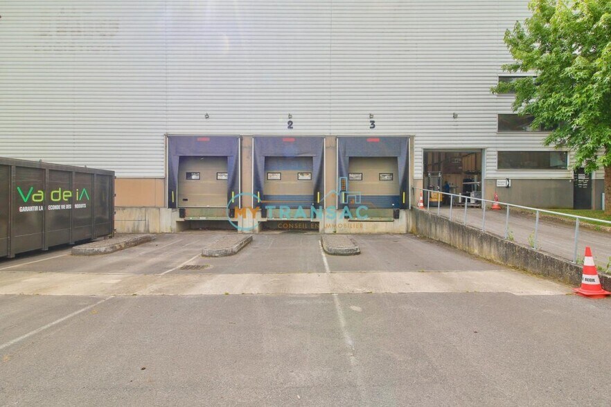 Local d’activités dans Saint-Michel-sur-Orge à louer - Photo de l’immeuble – Image 3 sur 27