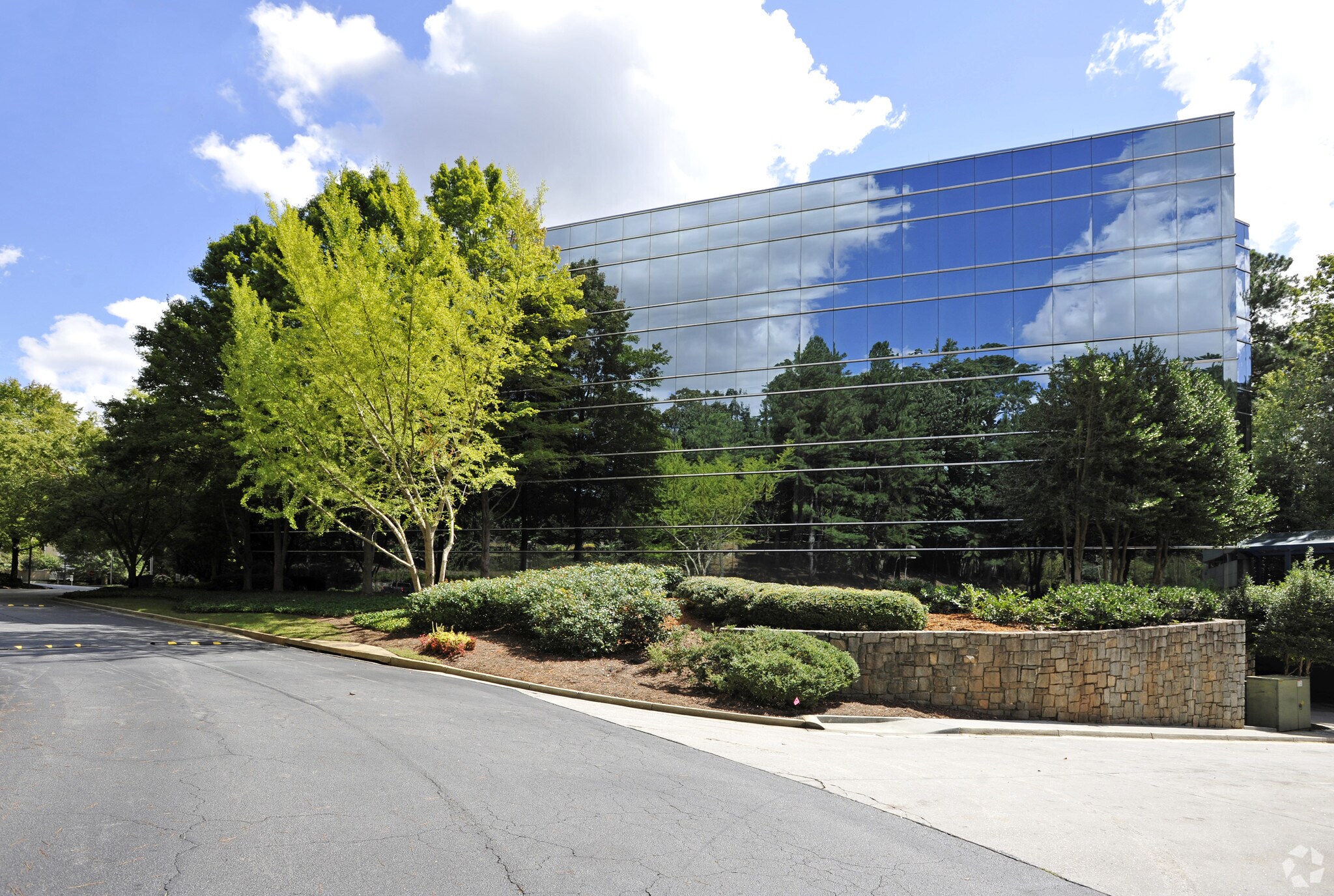 100 Ashford Ctr N, Atlanta, GA à louer Photo de l’immeuble– Image 1 sur 20