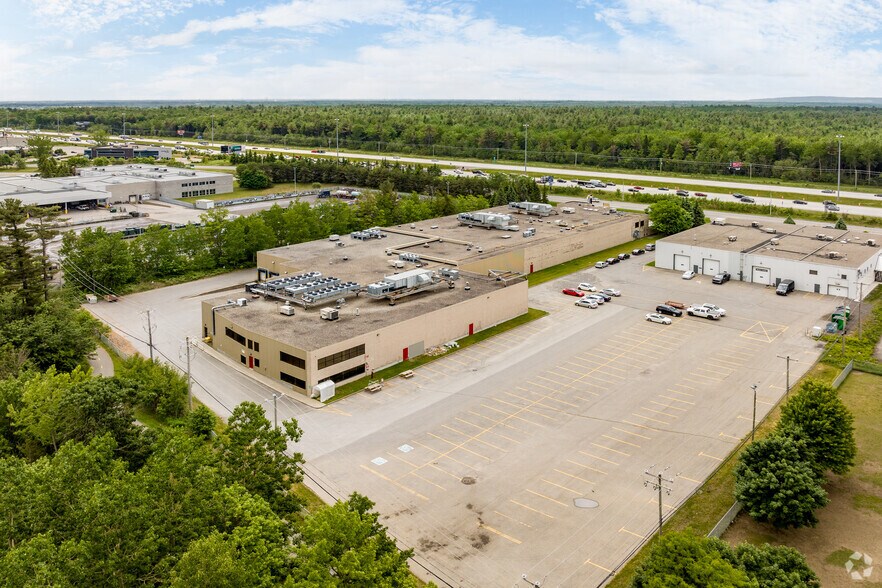 1020 Boul Michèle-Bohec, Blainville, QC à louer - Aérien – Image 2 sur 6